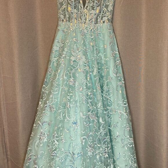 Ellie Wilde Mon Cheri Prom Dress. Size 6. Sea foam Green w/opalescent sequins. - Picture 6 of 14